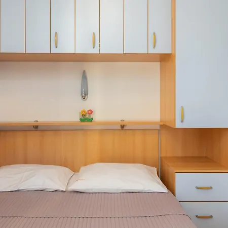 Sunny Central Apartments דירה
