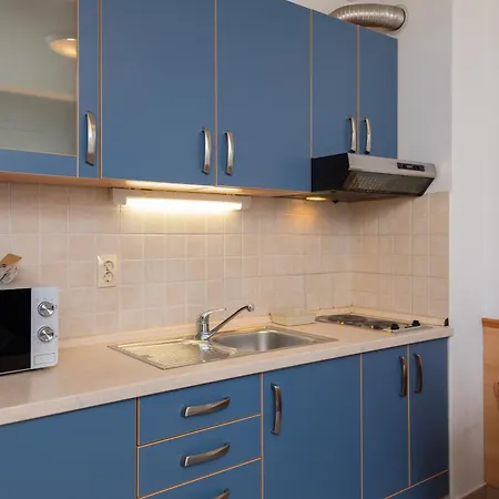 Sunny Central Apartments דירה