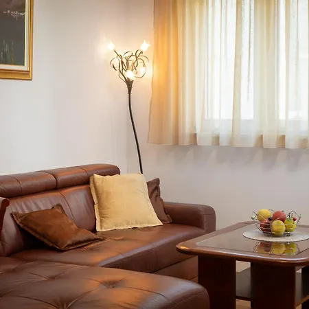 Sunny Central Apartments דירה *
