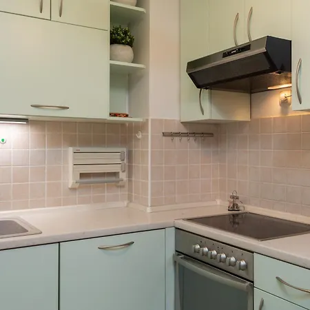 Sunny Central Apartments דירה