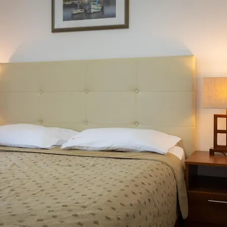 Sunny Central Apartments דירה *