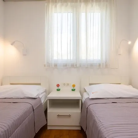 דירה Sunny Central Apartments מאקרסקה